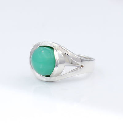 Sterling Silver Modern Criss-Cross Ring with Oval Chrysoprase Cabochon